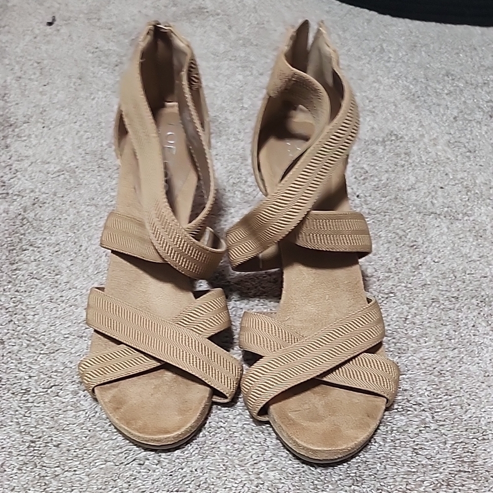 Women's Tan Strappy Sandals